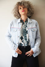 Load image into Gallery viewer, Veste en Jean's customisée