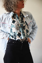 Load image into Gallery viewer, Veste en Jean's customisée