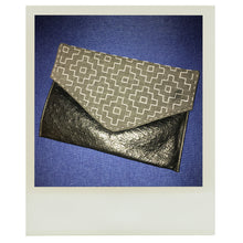 Load image into Gallery viewer, Pochette en cuire &amp; Jeans Sashiko