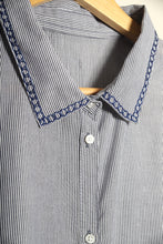 Load image into Gallery viewer, Chemise à rayures et broderie