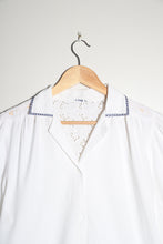 Load image into Gallery viewer, Chemise blanche et son col brodé