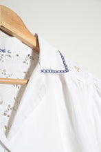 Load image into Gallery viewer, Chemise blanche et son col brodé