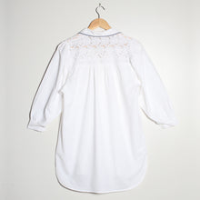Load image into Gallery viewer, Chemise blanche et son col brodé