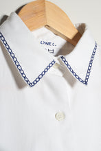 Load image into Gallery viewer, Chemise vintage blanche et son col brodé
