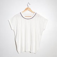Load image into Gallery viewer, Pull sans manche vintage blanc customisé