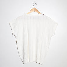 Load image into Gallery viewer, Pull sans manche vintage blanc customisé