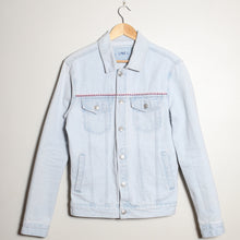 Load image into Gallery viewer, Veste en Jean's customisée