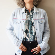 Load image into Gallery viewer, Veste en Jean's customisée