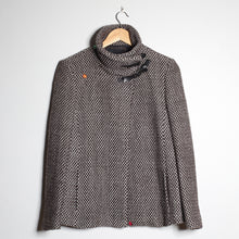 Load image into Gallery viewer, Manteau en laine réparé