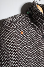 Load image into Gallery viewer, Manteau en laine réparé