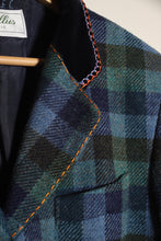 Load image into Gallery viewer, Veste vintage en laine customisée