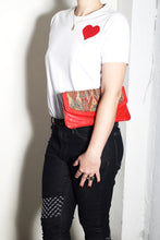 Load image into Gallery viewer, Pochette en cuire rouge