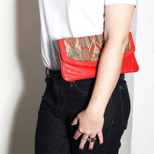 Load image into Gallery viewer, Pochette en cuire rouge