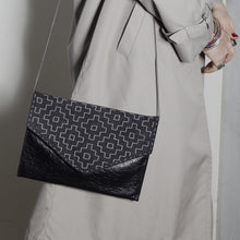 Load image into Gallery viewer, Pochette en cuire &amp; Jeans Sashiko