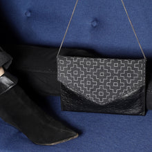 Load image into Gallery viewer, Pochette en cuire &amp; Jeans Sashiko