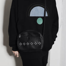 Charger l'image dans la galerie, Sac noir en simili Sashiko