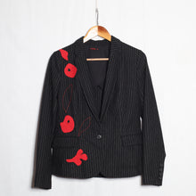Load image into Gallery viewer, Veste noire à rayure blanche