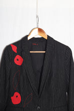 Load image into Gallery viewer, Veste noire à rayure blanche