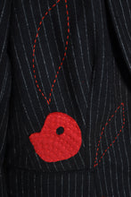 Load image into Gallery viewer, Veste noire à rayure blanche