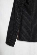Load image into Gallery viewer, Veste noire à rayure blanche