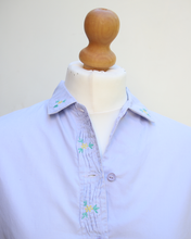 Charger l'image dans la galerie, Chemise vintage lavande brodée