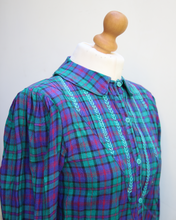 画像をギャラリービューアに読み込む, Chemise vintage à carreaux et broderies — Années 80