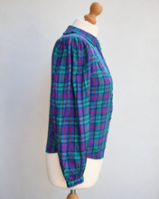 画像をギャラリービューアに読み込む, Chemise vintage à carreaux et broderies — Années 80