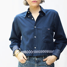 Load image into Gallery viewer, Chemise crop upcyclée Sashiko