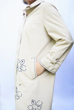 Load image into Gallery viewer, Trench vintage flower power