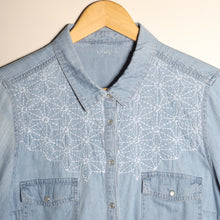 Charger l'image dans la galerie, Chemise en jeans Sashiko