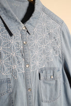 Charger l'image dans la galerie, Chemise en jeans Sashiko