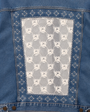 Charger l'image dans la galerie, Veste en jean oversize — Dentelle ancienne &amp; Sashiko