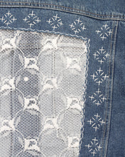 Charger l'image dans la galerie, Veste en jean oversize — Dentelle ancienne &amp; Sashiko