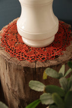 Load image into Gallery viewer, Napperon rond rouge