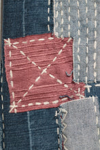 Load image into Gallery viewer, Veste bordeaux upcyclée Sashiko