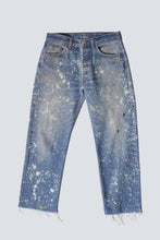 Load image into Gallery viewer, Jean's Levis recyclé et taches brodées