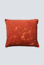 Cargar imagen en el visor de la galería, coussin rouille et tâches brodées