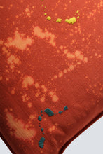 Cargar imagen en el visor de la galería, coussin rouille et tâches brodées