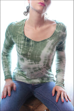 Load image into Gallery viewer, T-shirt manches longues batik recyclé / M/L /