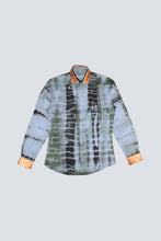 Load image into Gallery viewer, Chemise recyclée avec batik noir et vert